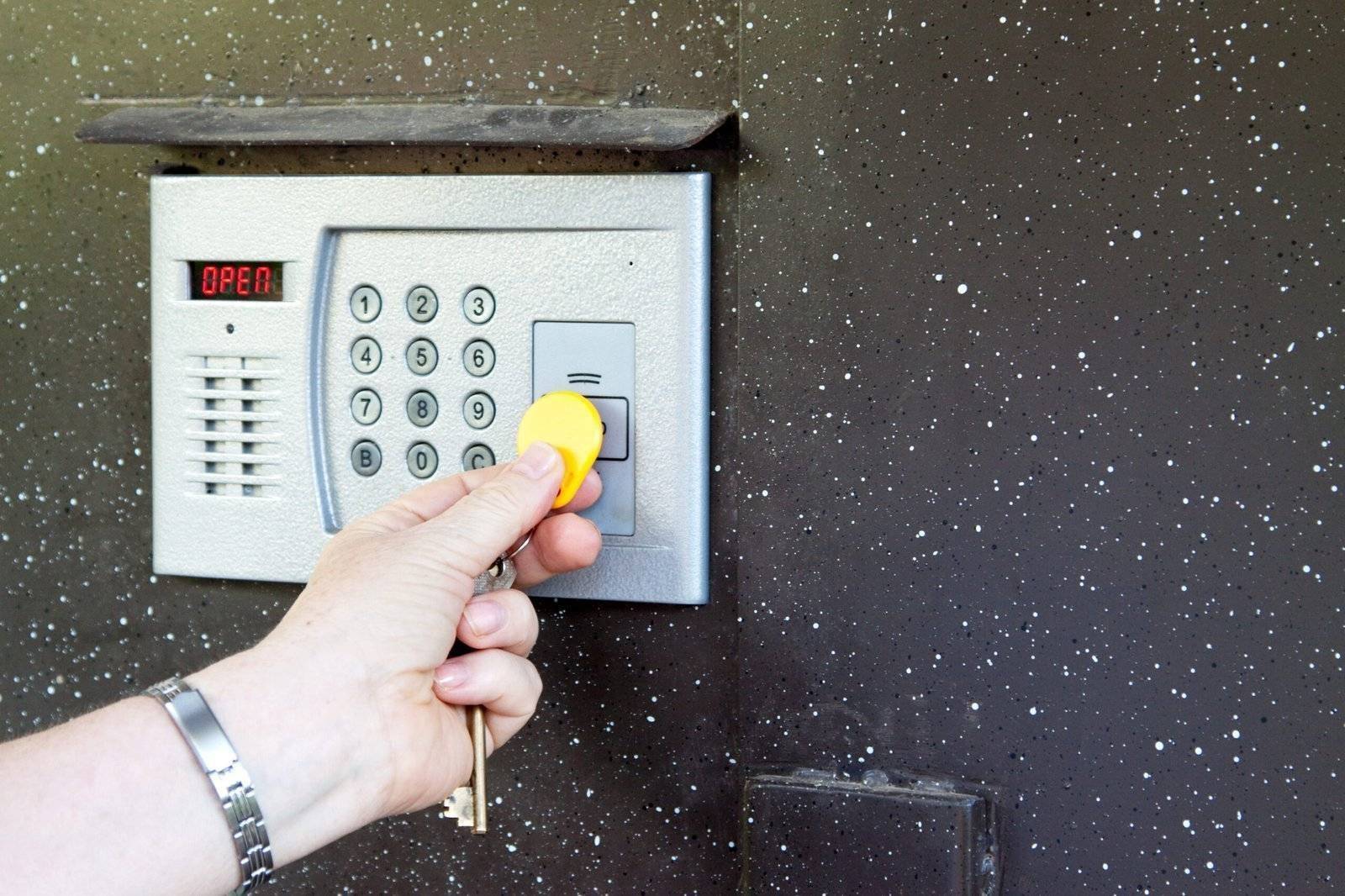 الرئيسية close up uses intercom scaled.jpg
